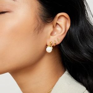 NEVER WORN - M Jeweler Gold Essential Huggie Earrings